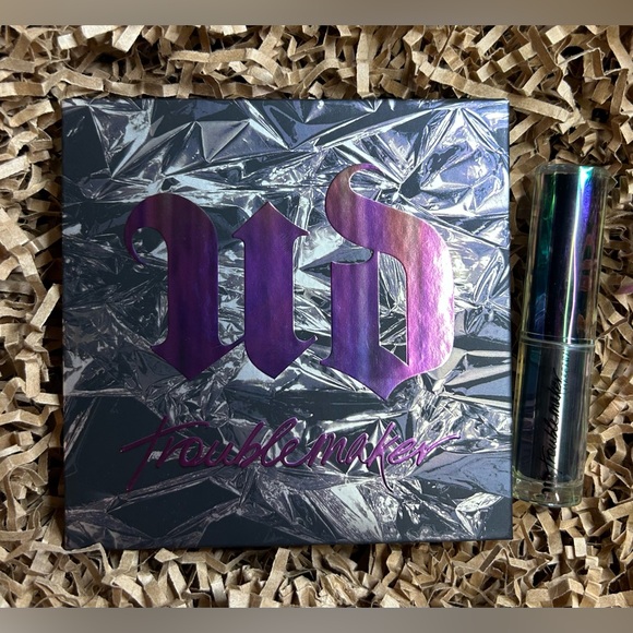 Urban Decay
2-Pc. Troublemaker Eyeshadow Palette & Mascara Set - Picture 7 of 16